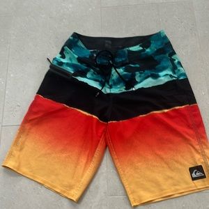 Quicksilver board shorts Size 26/12